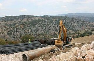 Heyelan bölgesine fora kazık çakılmaya başladı