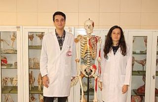 İki kardeş hastalara şifa dağıtacak