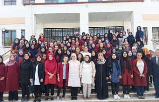 İmam Hatip Lisesinde kız öğrencilerle söyleşi