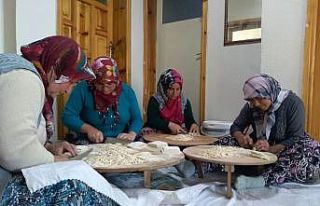 İmece usulü kış hazırlığı yapıyorlar