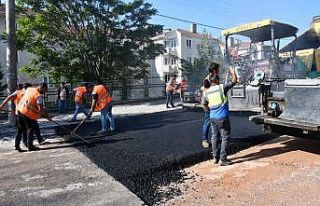 İnegöl’de sıcak asfalt çalışmaları devam...