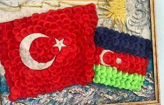 Isparta’da öğrenciler yiyeceklerden Türk Bayrağı...