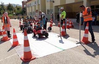 Isparta’daki minikler trafik konusunda bilinçlendirildi