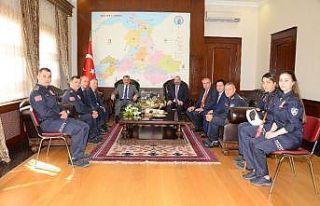 İtfaiyeciler Vali Yazıcı’yı ziyaret etti