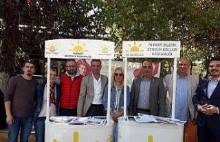 İYİ Parti Bilecik’te üye kaydı için stant kurdu