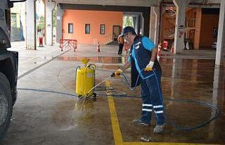 İzmit pazarları sabunlu suyla yıkanarak temizleniyor