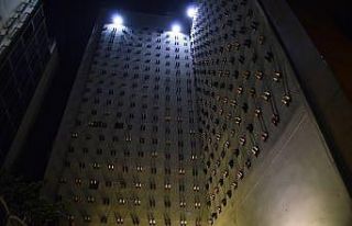 Kadın cinayetlerine dikkat çekmek için 440 topuklu...