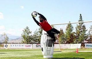 Kaleci İsmail Çipe’den süper vole