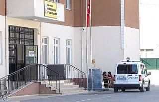 Kantinden poğaça yiyen 9 öğrenci zehirlendi