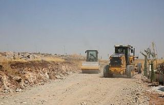 Karaköprü’de yol açma çalışmaları sürüyor