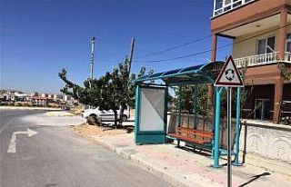 Karaman’da belediye otobüs durakları yenileniyor