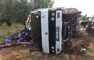 Kasa kasa meyve ve sebze yola saçıldı