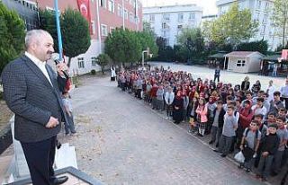 Kaymakam Güler ve Başkan Büyükgöz Bayrak törenine...