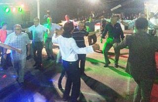 Kaymakam Okatan, korumasının düğününde yöresel...