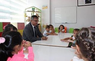 Kaymakam Yavuz, minik öğrencilerin ilk gün heyecanına...