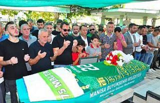 Kazada ölen genç futbolcu formasıyla defnedildi