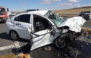 Kırıkkale’de otomobiller kafa kafaya çarpıştı:...