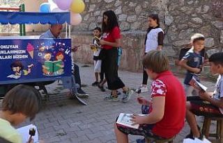 Kitap okuyana dondurma bedava