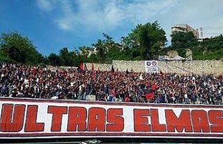 Kömürspor tribünleri Emine Bulut ve diğer kadınlar...