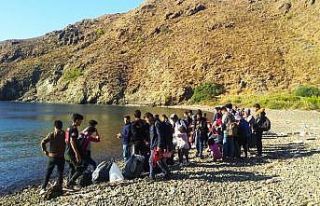 Koyda tekne beklerken yakalandılar