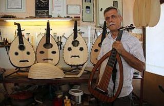 Küçük atölyesinde ürettiği udlar, dünyanın...
