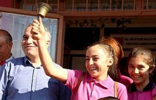 Kula’da 6 bin 541 öğrenci için ilk ders zili...