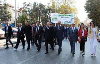 Kurum müdürleri iş yerlerine yürüyerek gitti