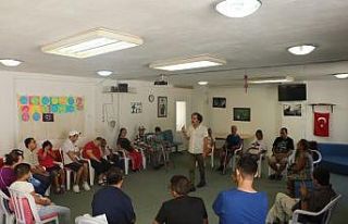 Kuşadası Belediyesi’nden engellilere drama eğitimi