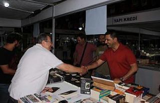 Kuşadası ’Kitap ve İmza Günleri’ devam ediyor
