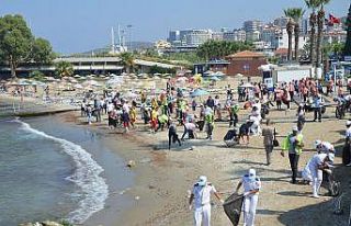 Kuşadası kıyılarında temizlik