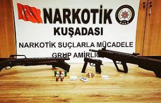 Kuşadası’nda polis uyuşturucu satıcılarına...