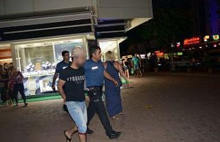 Kuyumcu kepenkleri kapatınca hırsız kaçamadı