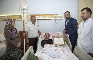 Lenfoma hastası üniversite öğrencisine diploma...
