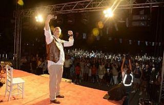 Levent Üzümcü Torbalı’da ayakta alkışlandı