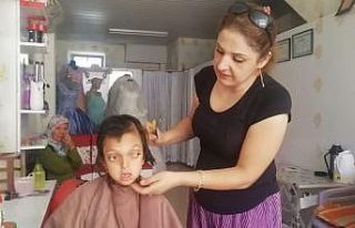 Maddi durumu zayıf öğrencilere ücretsiz saç kesimi