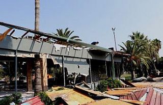 Mersin sahilindeki son kafe de yıkıldı