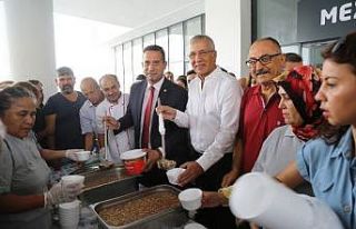 Mezitli Belediyesi aşure dağıttı