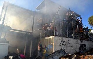 Midilli’de mülteci kampında yangın: 1 çocuk...