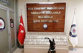 Minibüste gizlenen 50 kilo eroin narkotik köpeği...