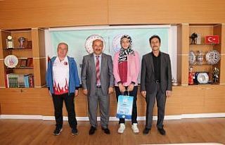 Müdür Başyiğit, Taekwondo Türkiye ikincisi Hayrunnisa...