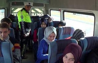 Öğrenci servislerine emniyet kemeri uygulaması