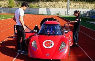 Öğrenciler, kafede boş oturmaktan sıkıldı 1...