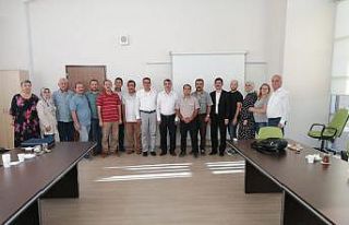 Orman Fakültesi’nden Bahattin Çelik’e plaket