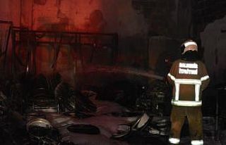 Oto lastikçide çıkan yangın korkuttu