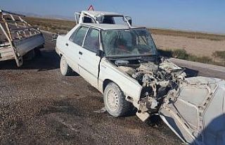 Otomobil ile kamyonet çarpıştı: 4 yaralı