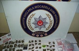 Otomobilde Uyuşturucu ticaretine polisten baskın