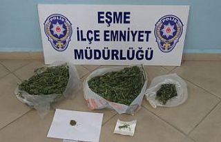 Otomobilde ve evde 2 kilo 200 gram esrar yakalandı:...