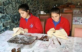 (Özel) 3 engelli genç kız, engellerini böyle aştı