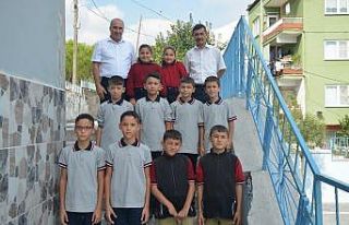 (Özel) 6 tek yumurta ikizi aynı sınıfta buluştu