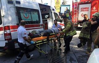 (Özel) Acısını unutup araçta sıkışan arkadaşının...